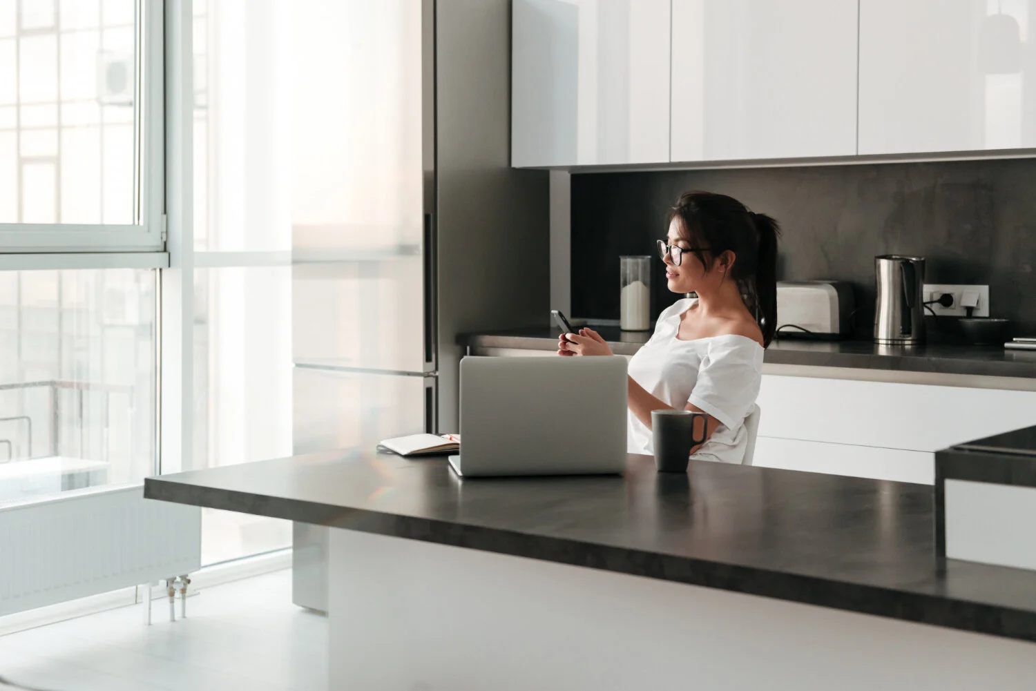 How to Choose the Right Countertop Edge Profile for Safety, Style, and Easy Cleaning